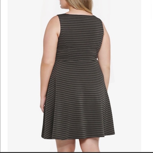 TORRID Grey with Black textured stripes, sleeveless, fit and flare size 0 - Picture 8 of 12